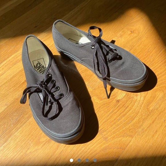 Vans Authentic Core Classics Black/Black
Womens 5, Mens 3.5 - Picture 1 of 4